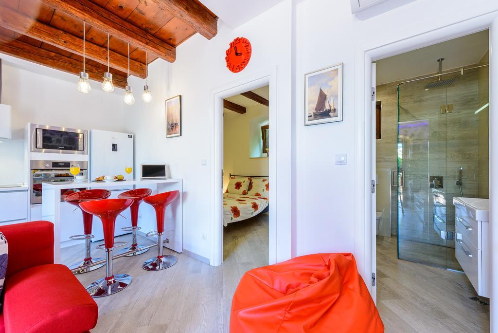 None And Nono Apartment